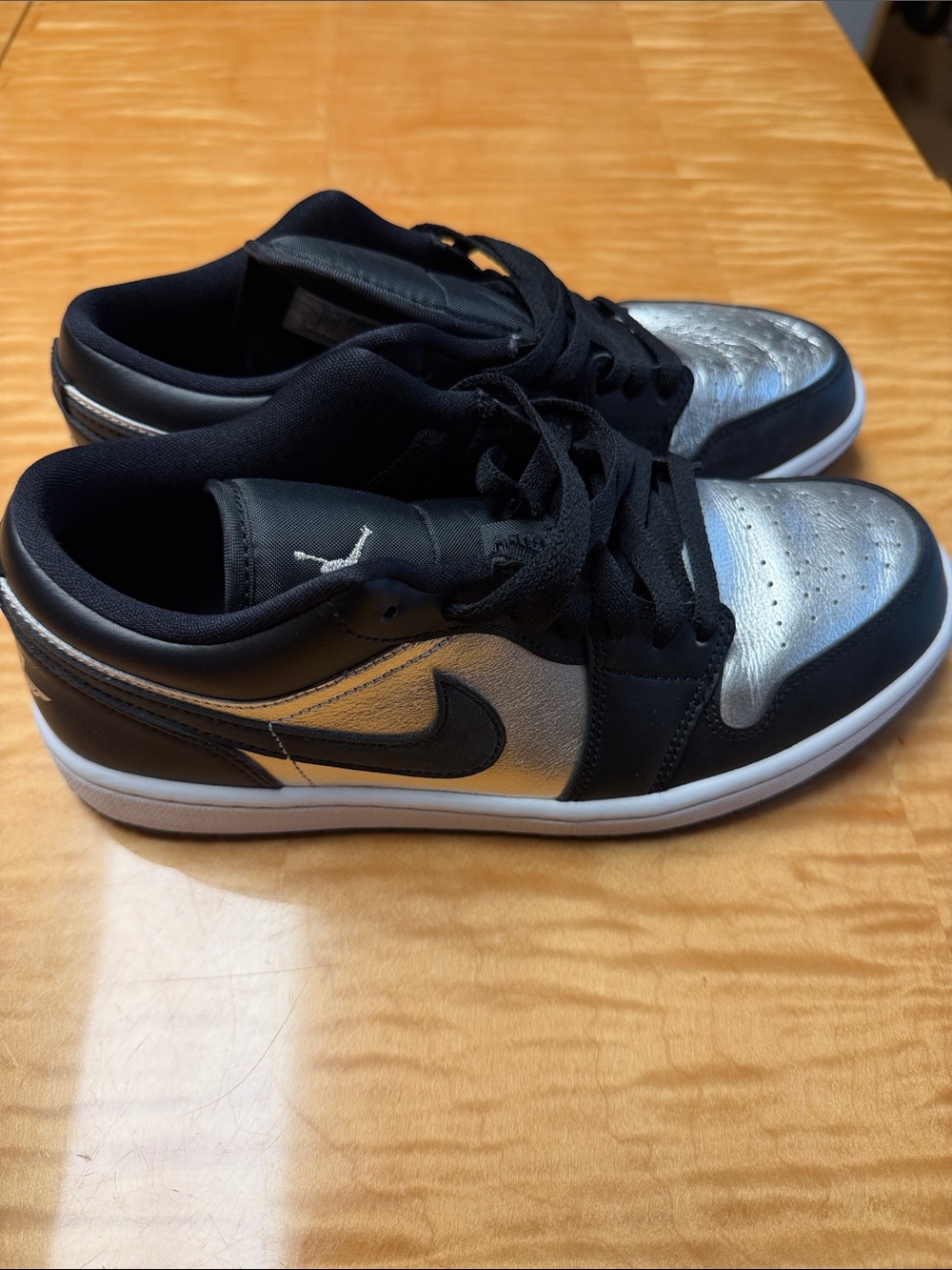 Nike Kids Low-Top Sneakers - Black & Silver